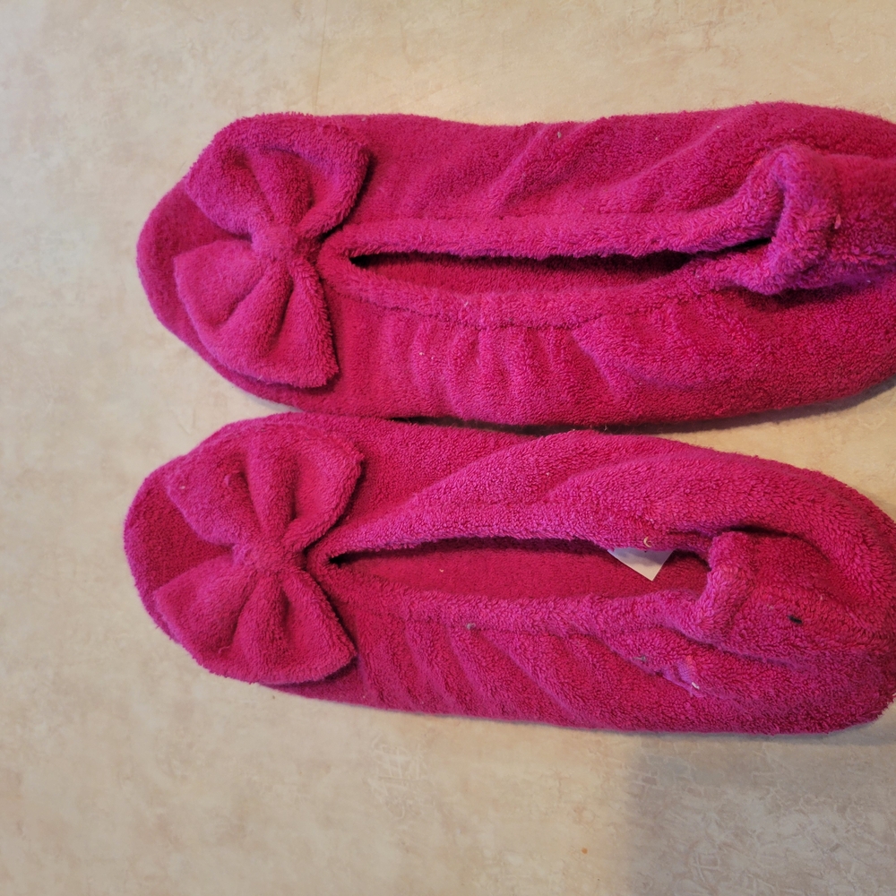 Isotoner Fuchsia Slippers